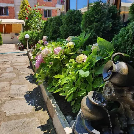 акра-ф מלון *