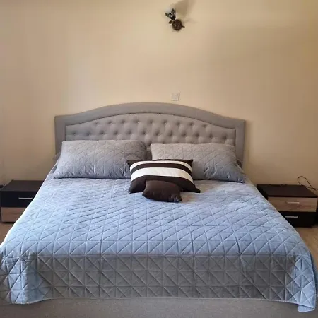 Hotel акра-ф Chernomorets