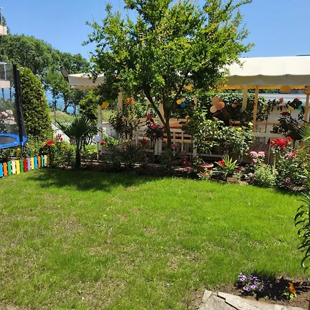 акра-ф Hotel Chernomorets