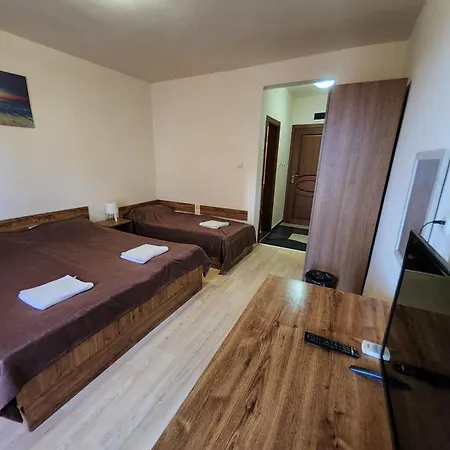 Hotel акра-ф Chernomorets