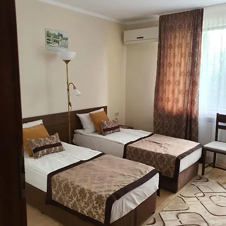 Hotel акра-ф Chernomorets