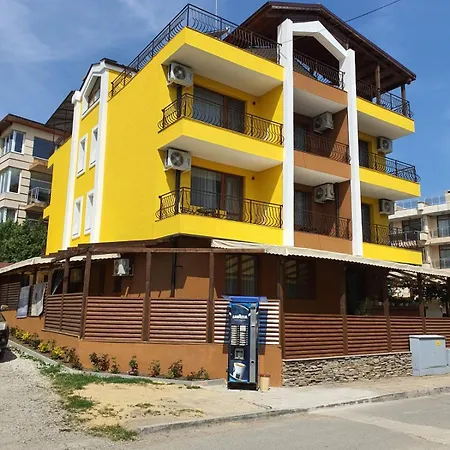 Hotel акра-ф Chernomorets